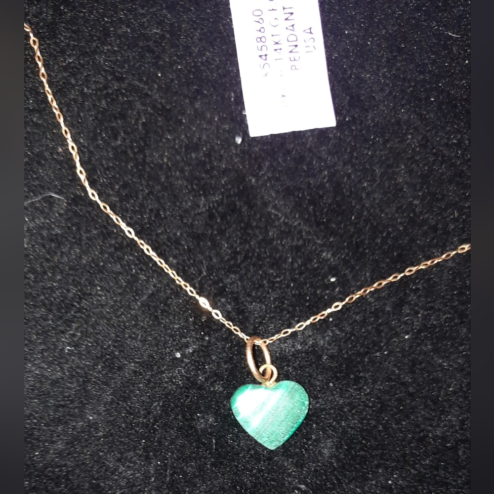 14kgf NWT Chain And Lovely Preowned Malachite Gemstone Heart Pendant - Picture 4 of 7